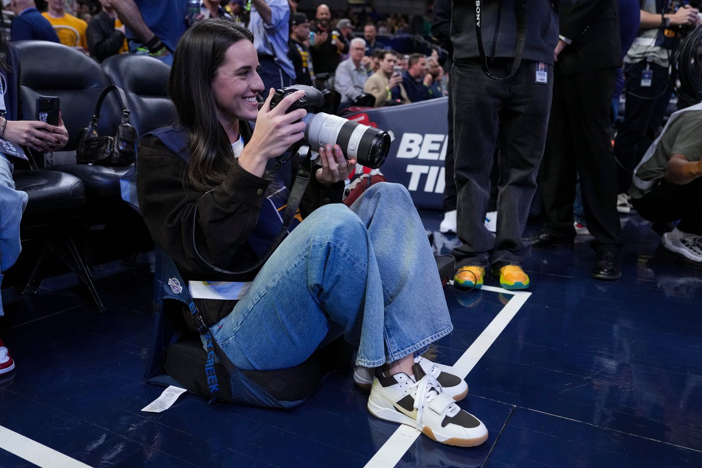Caitlin Clark works as a photographer for the Indiana Pacers as they host LeBron and the Lakers | iNFOnews.ca