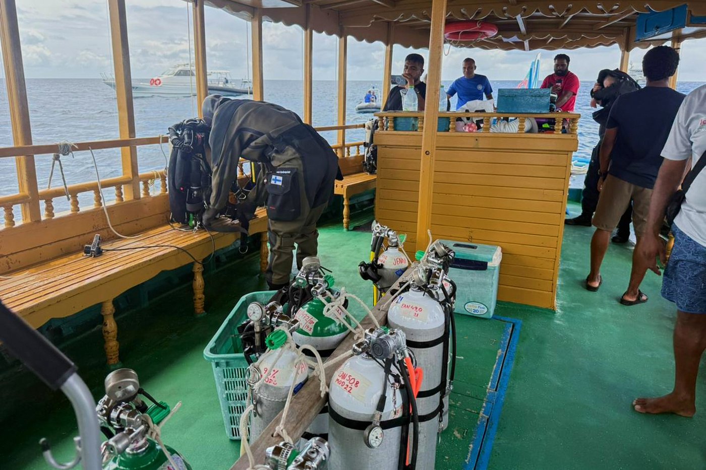Bodies of 2 Italian divers are recovered from deep in a Maldives underwater cave | iNFOnews.ca Bodies of 2 Italian divers are recovered from deep in a Maldives underwater cave | iNFOnews.ca