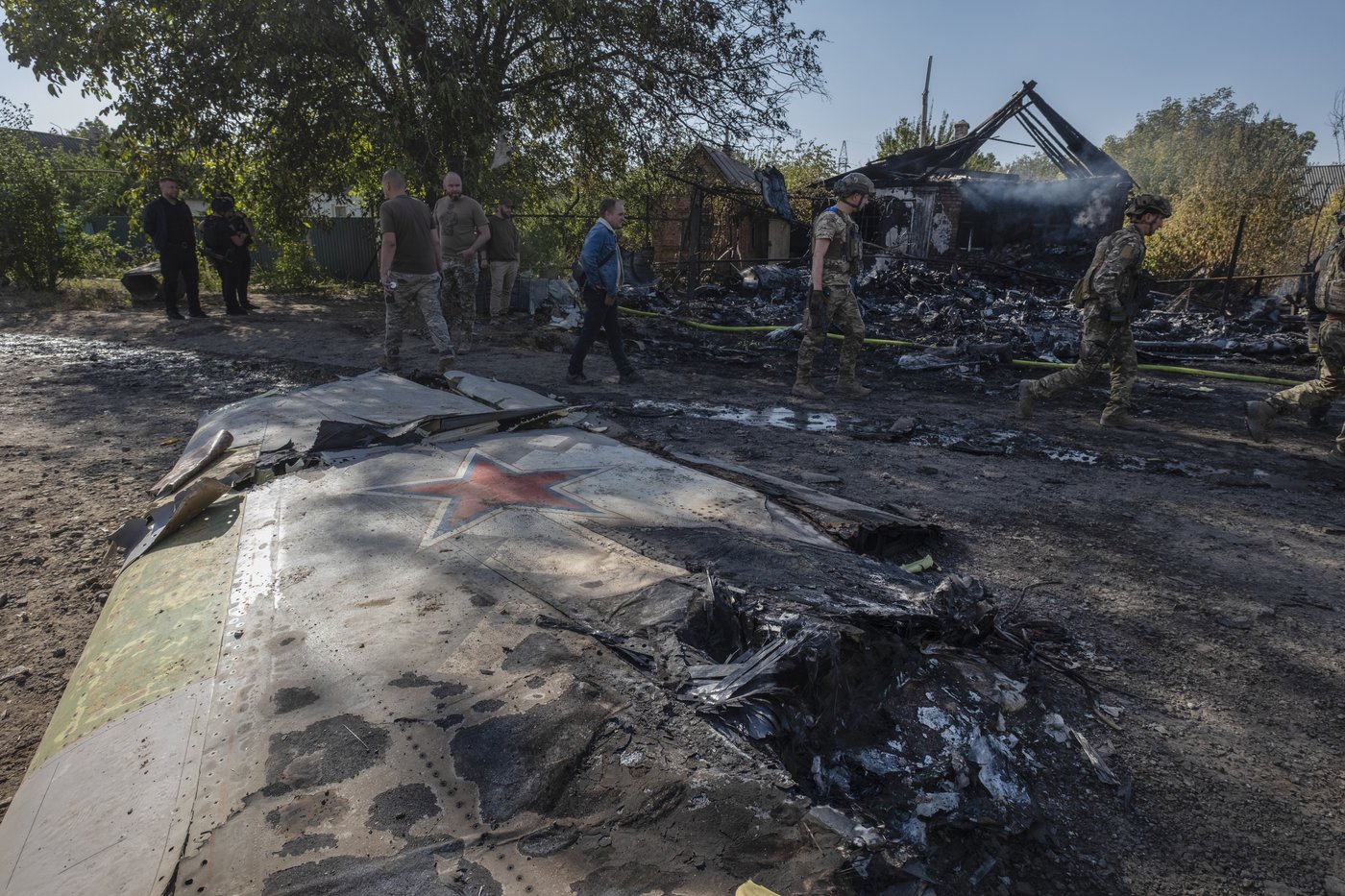 Ukraine downs a Russian warplane and Russia claims gains in the east | iNFOnews.ca