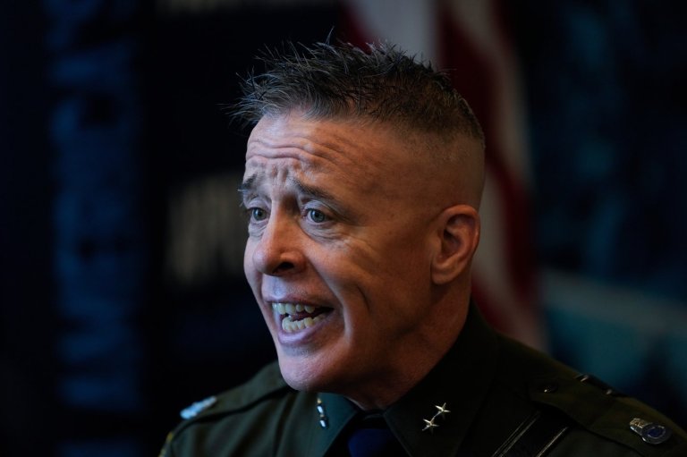 Border Patrol official behind Chicago immigration crackdown defends tactics as Trump cheers | iNFOnews.ca Border Patrol official behind Chicago immigration crackdown defends tactics as Trump cheers | iNFOnews.ca