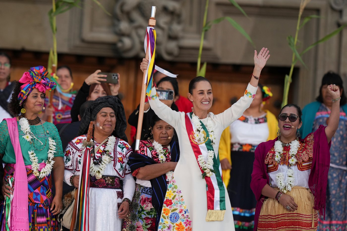 Meet the Indigenous women behind Mexican President Claudia Sheinbaum's 'most stylish' looks | iNFOnews.ca Meet the Indigenous women behind Mexican President Claudia Sheinbaum's 'most stylish' looks | iNFOnews.ca