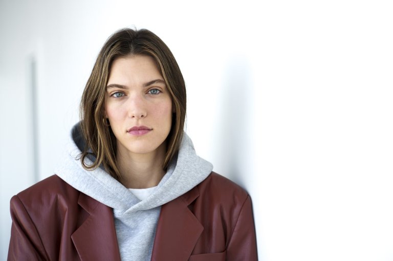 Quebec singer Charlotte Cardin cancels performances in France over vocal cord injury | iNFOnews.ca
