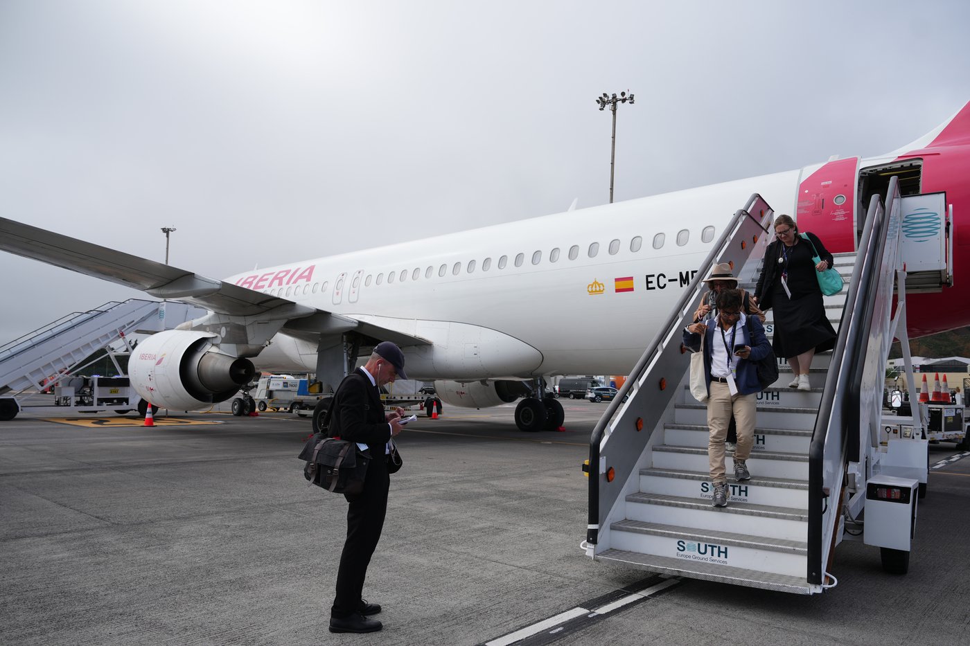 Pope Leo XIV’s flight home from Spain was grounded so the king came to his aid | iNFOnews.ca