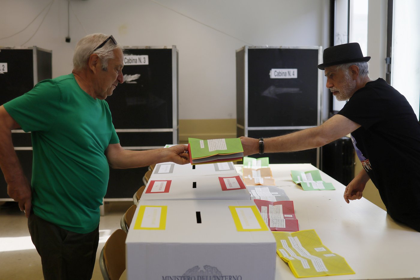 Italians vote on citizenship and job protections in referendums threatened by low turnout | iNFOnews.ca Italians vote on citizenship and job protections in referendums threatened by low turnout | iNFOnews.ca