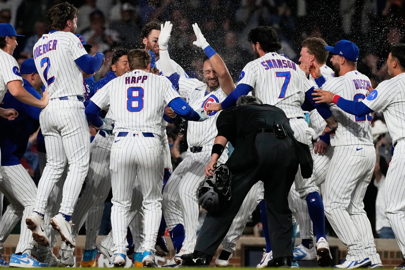 Michael Conforto comes through in a pinch as streaking Cubs rally in 9th for 5-4 win over Reds | iNFOnews.ca