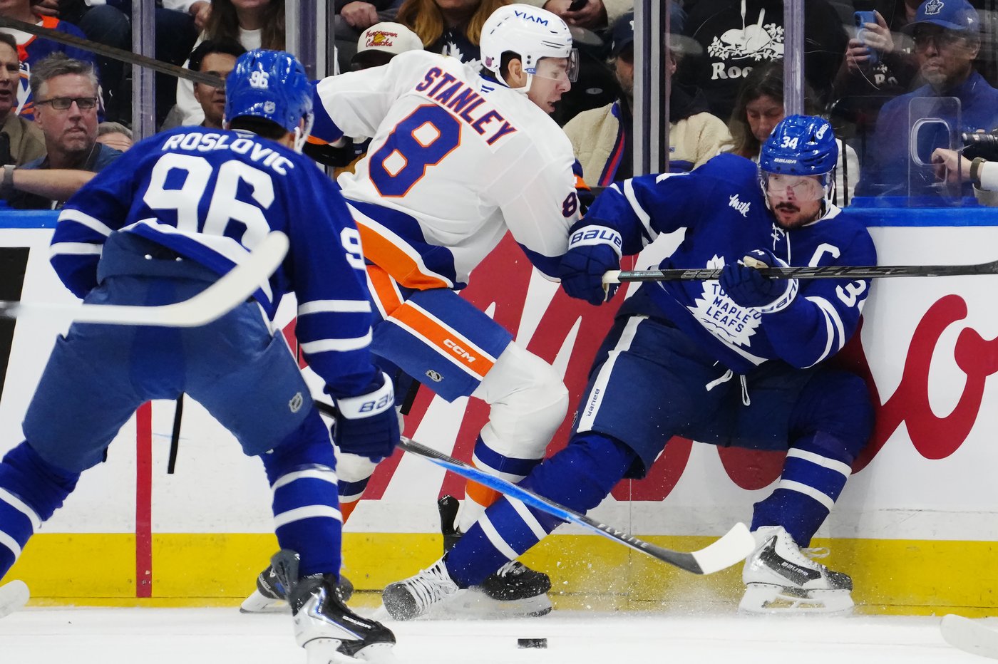 Bo Horvat leads New York Islanders past Toronto Maple Leafs 4-1 | iNFOnews.ca Bo Horvat leads New York Islanders past Toronto Maple Leafs 4-1 | iNFOnews.ca