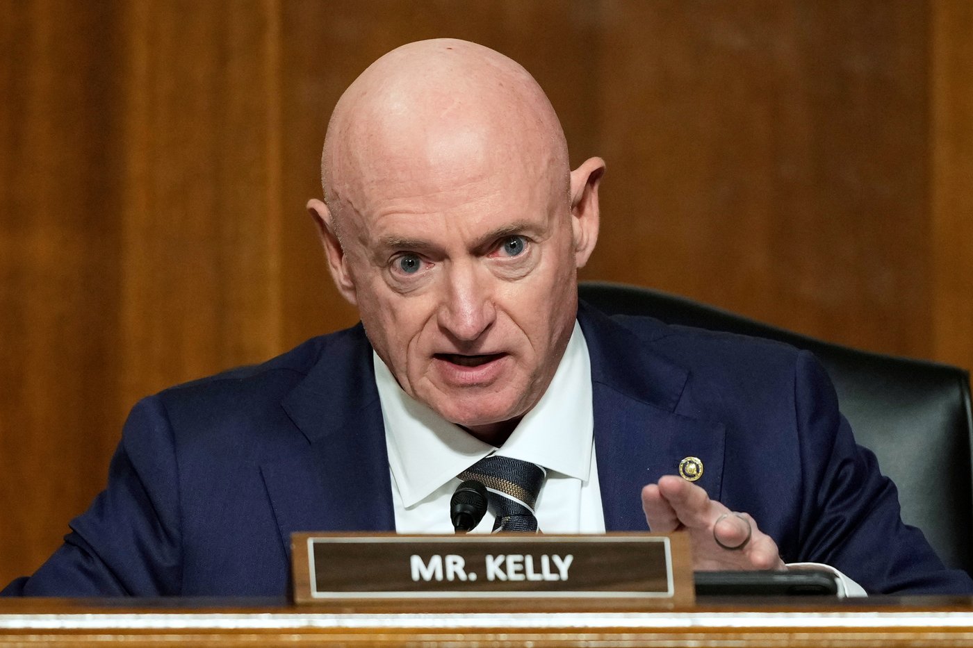 Pentagon says it's investigating Sen. Mark Kelly over video urging troops to defy 'illegal orders' | iNFOnews.ca Pentagon says it's investigating Sen. Mark Kelly over video urging troops to defy 'illegal orders' | iNFOnews.ca
