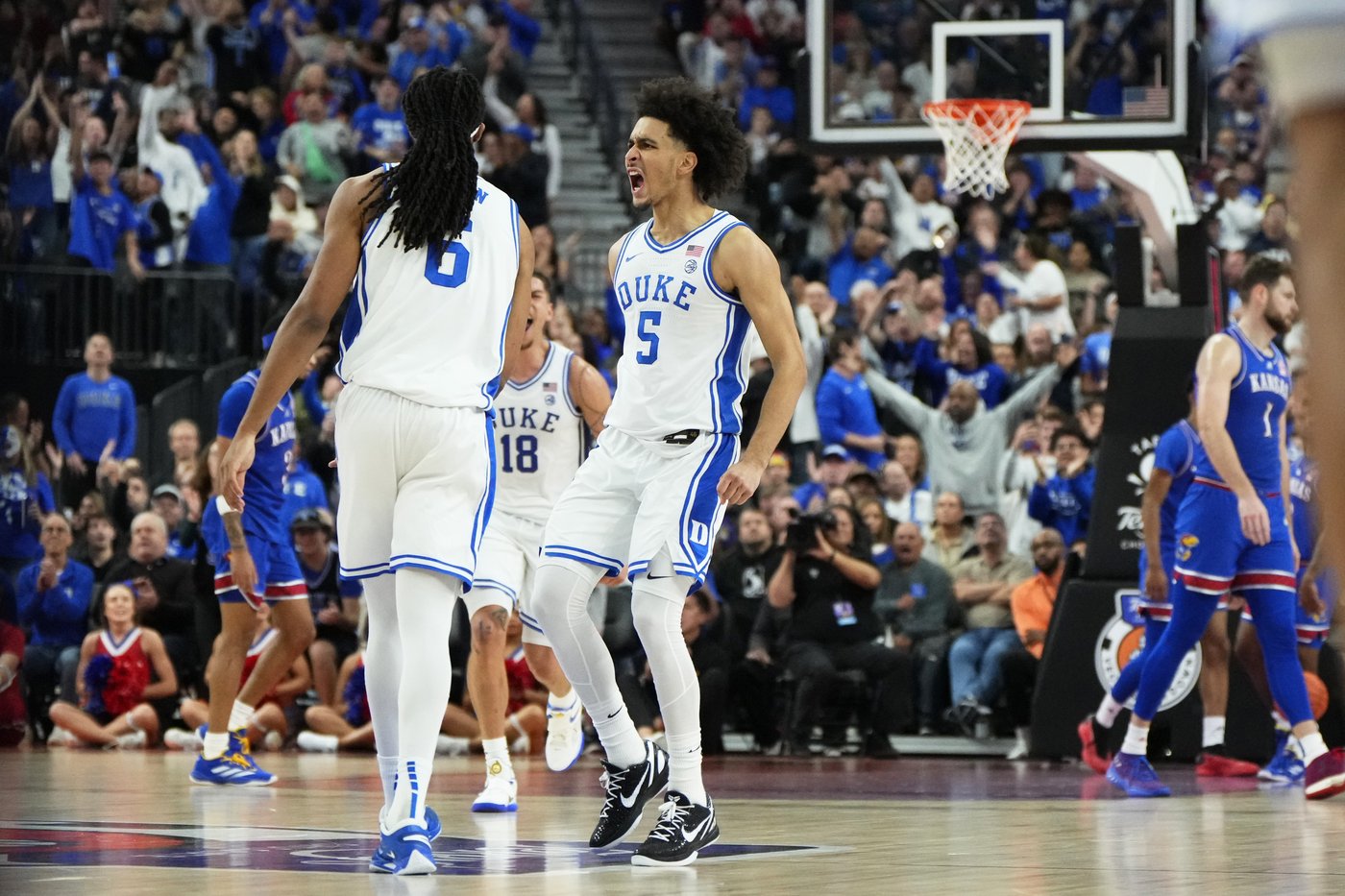 No. 1 Kansas holds off No. 11 Duke 75-72 after Dickinson ejected in the Vegas Showdown | iNFOnews.ca