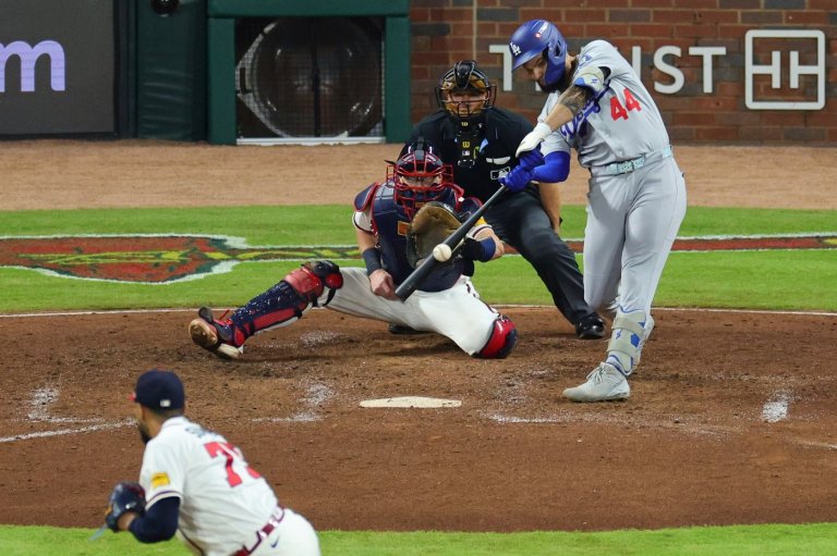 Pages delivers go-ahead single in 7th as Dodgers beat Braves 4-1 to clinch NL Division Series | iNFOnews.ca