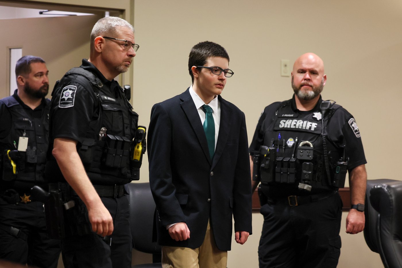 Georgia school shooter had a chaotic childhood and was fixated on mass killings, psychologist says | iNFOnews.ca Georgia school shooter had a chaotic childhood and was fixated on mass killings, psychologist says | iNFOnews.ca