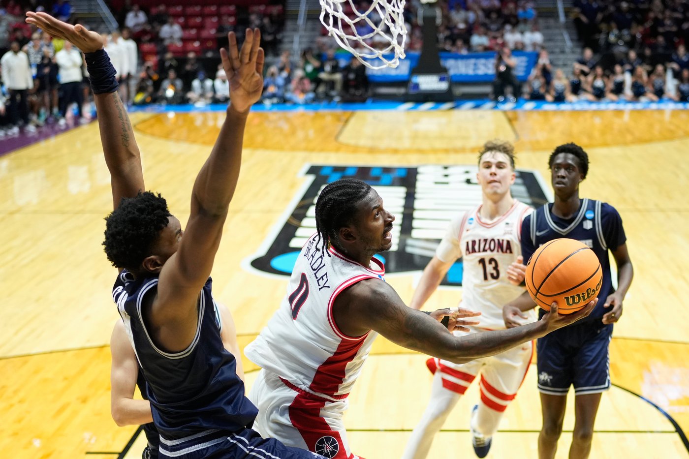 Bradley scores 18 points to lead No. 1-seeded Arizona past Utah State 78-66 to reach Sweet 16 | iNFOnews.ca Bradley scores 18 points to lead No. 1-seeded Arizona past Utah State 78-66 to reach Sweet 16 | iNFOnews.ca
