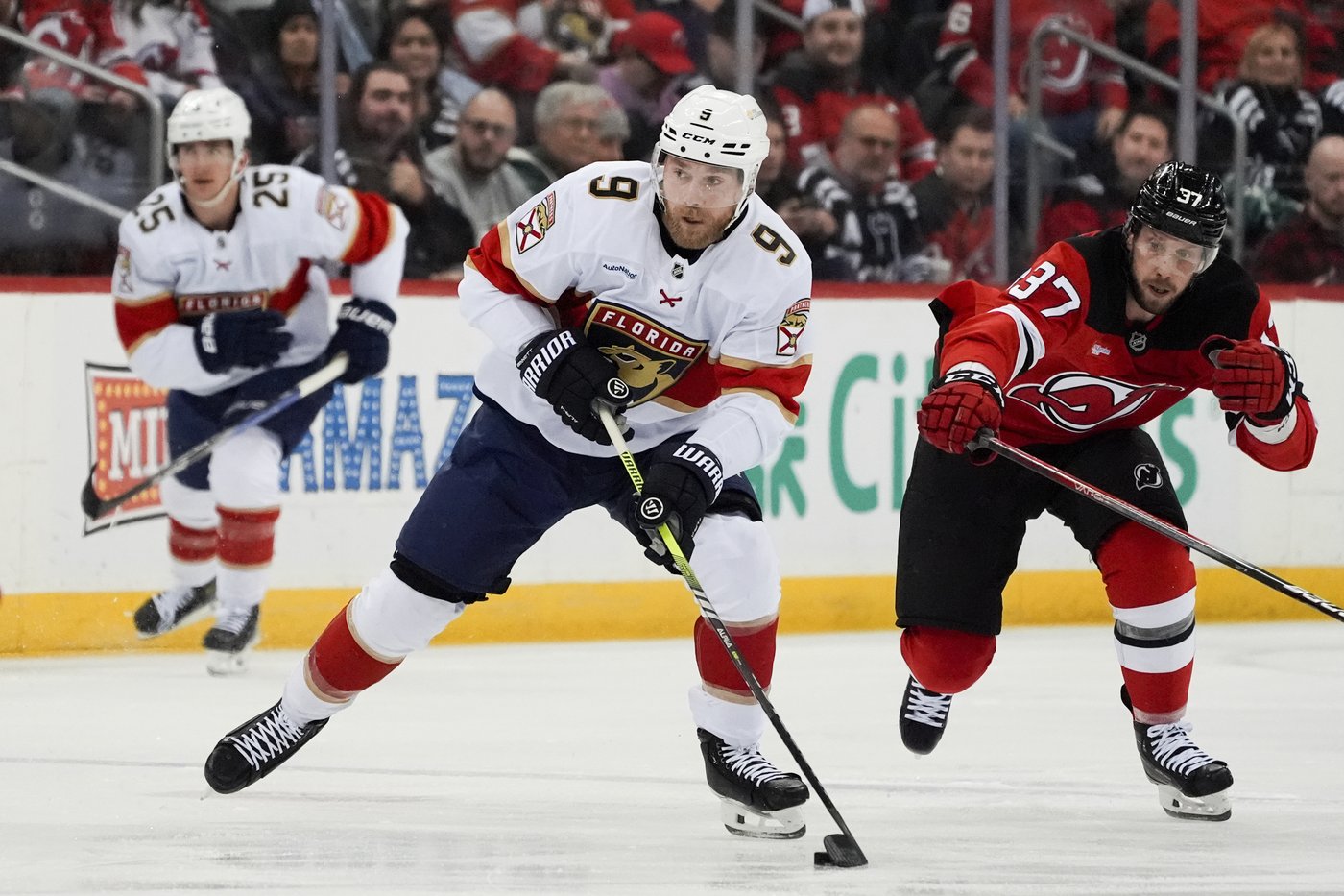 Bennett, Marchand put rivalry aside for Canada ahead of U.S. matchup at 4 Nations | iNFOnews.ca