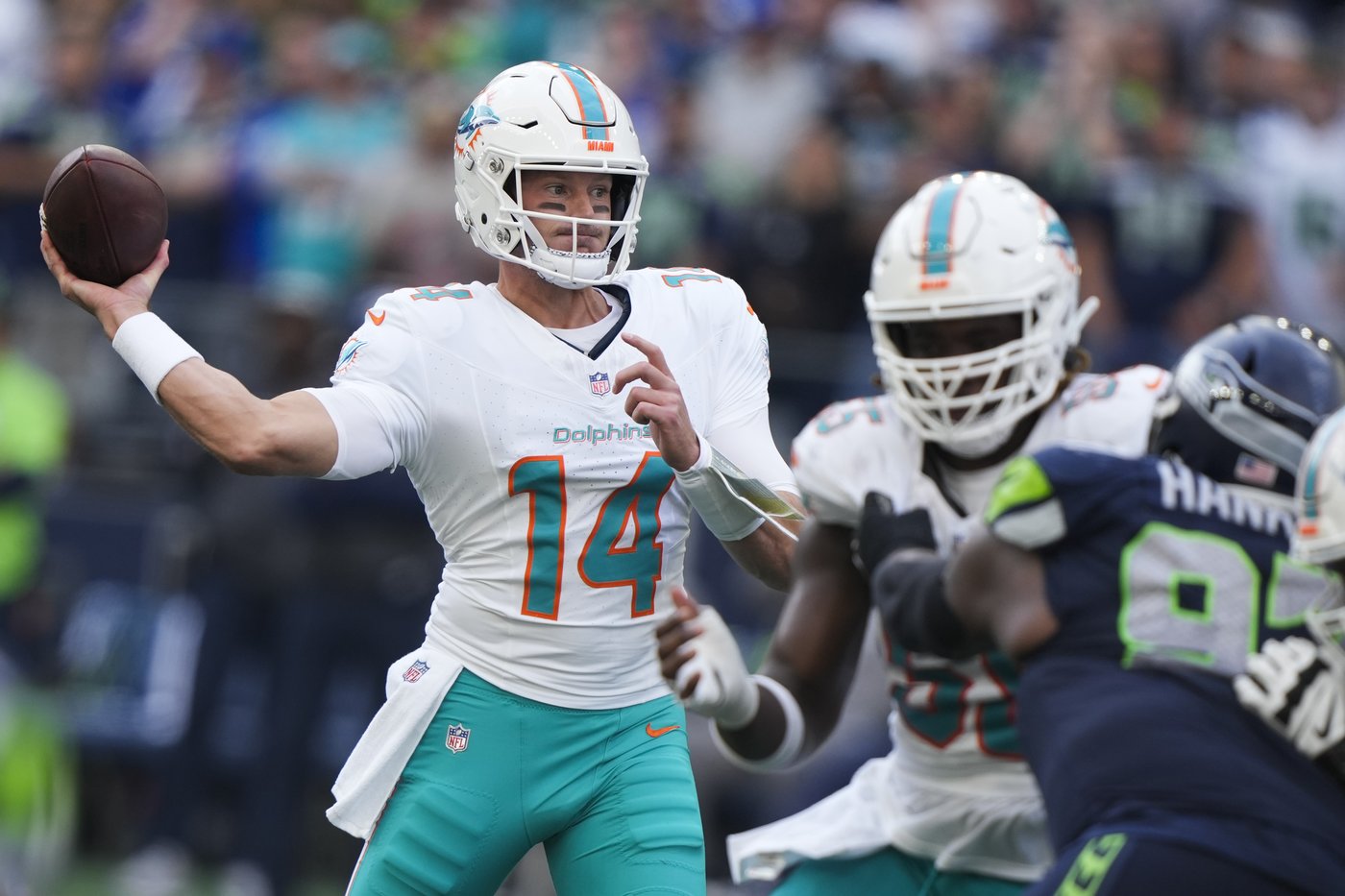Seahawks roll to 24-3 win over Dolphins as Miami deals with another QB injury | iNFOnews.ca
