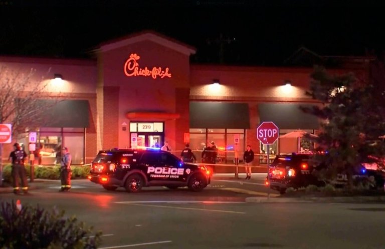 Police say 1 person was killed and 6 were injured in a mass shooting at a Chick-fil-A in New Jersey | iNFOnews.ca