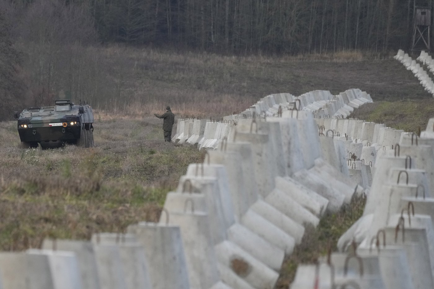Poland's prime minister visits defensive fortifications on border with Russia | iNFOnews.ca