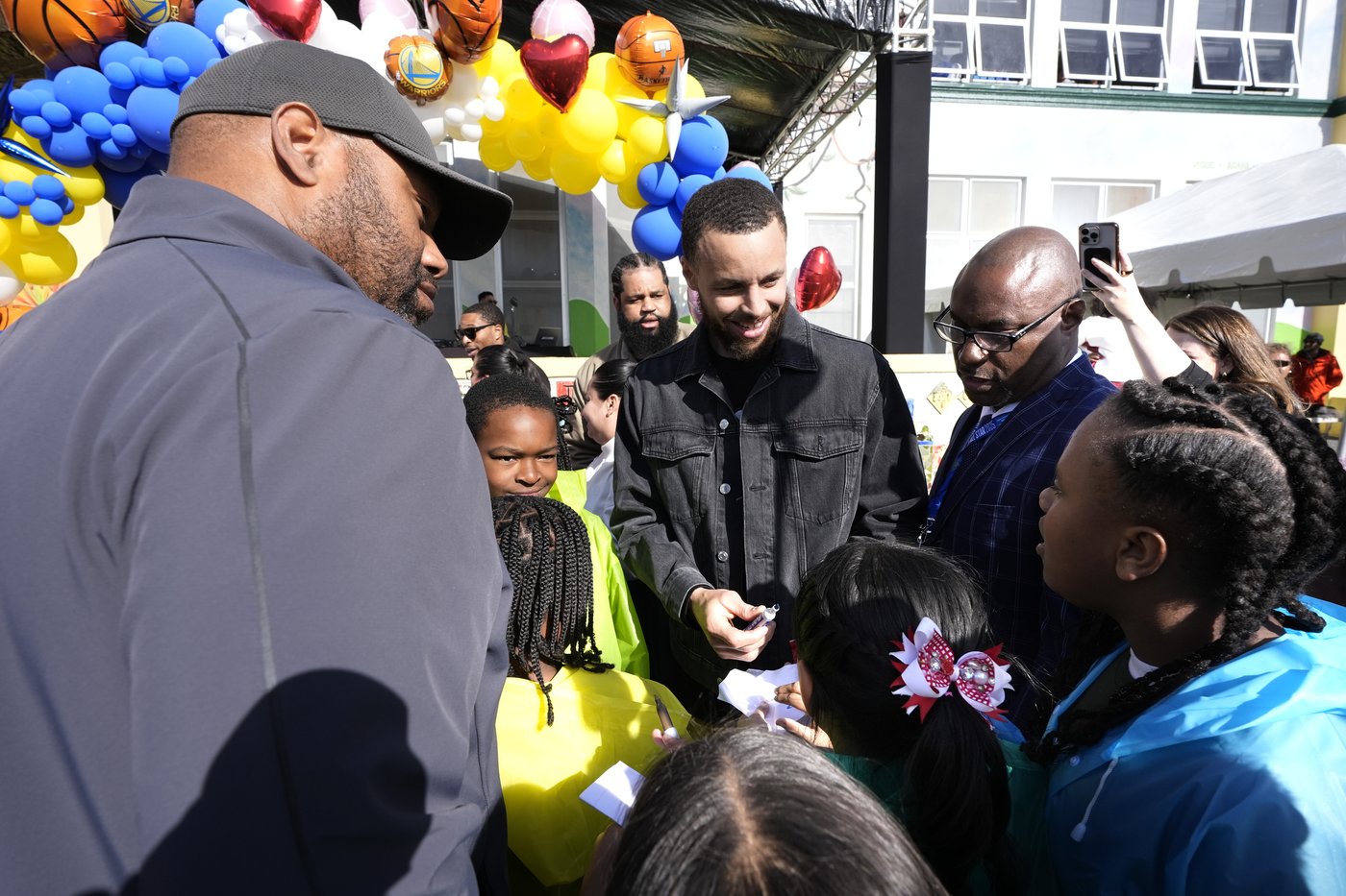 Stephen and Ayesha Curry are celebrating their roles as All-Star hosts in the Bay this weekend | iNFOnews.ca