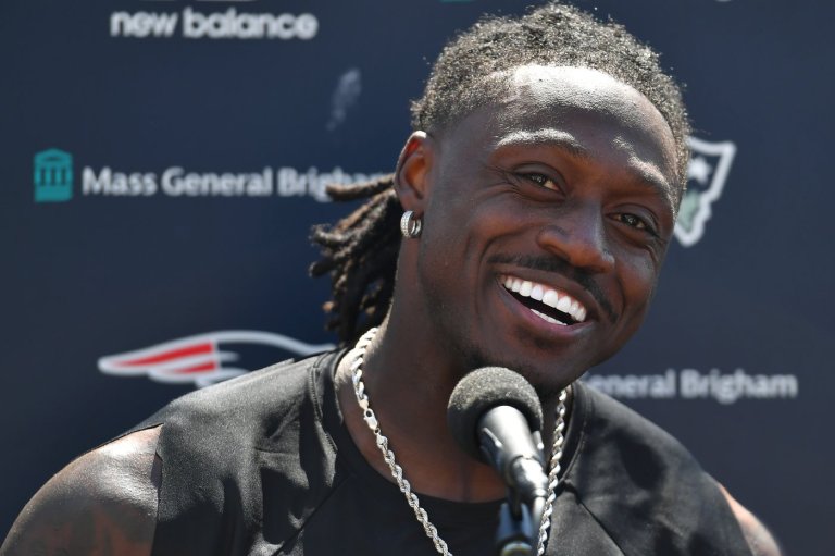 Among his former teammates again, Patriots' Brown says he's moved on from sour departure from Philly | iNFOnews.ca