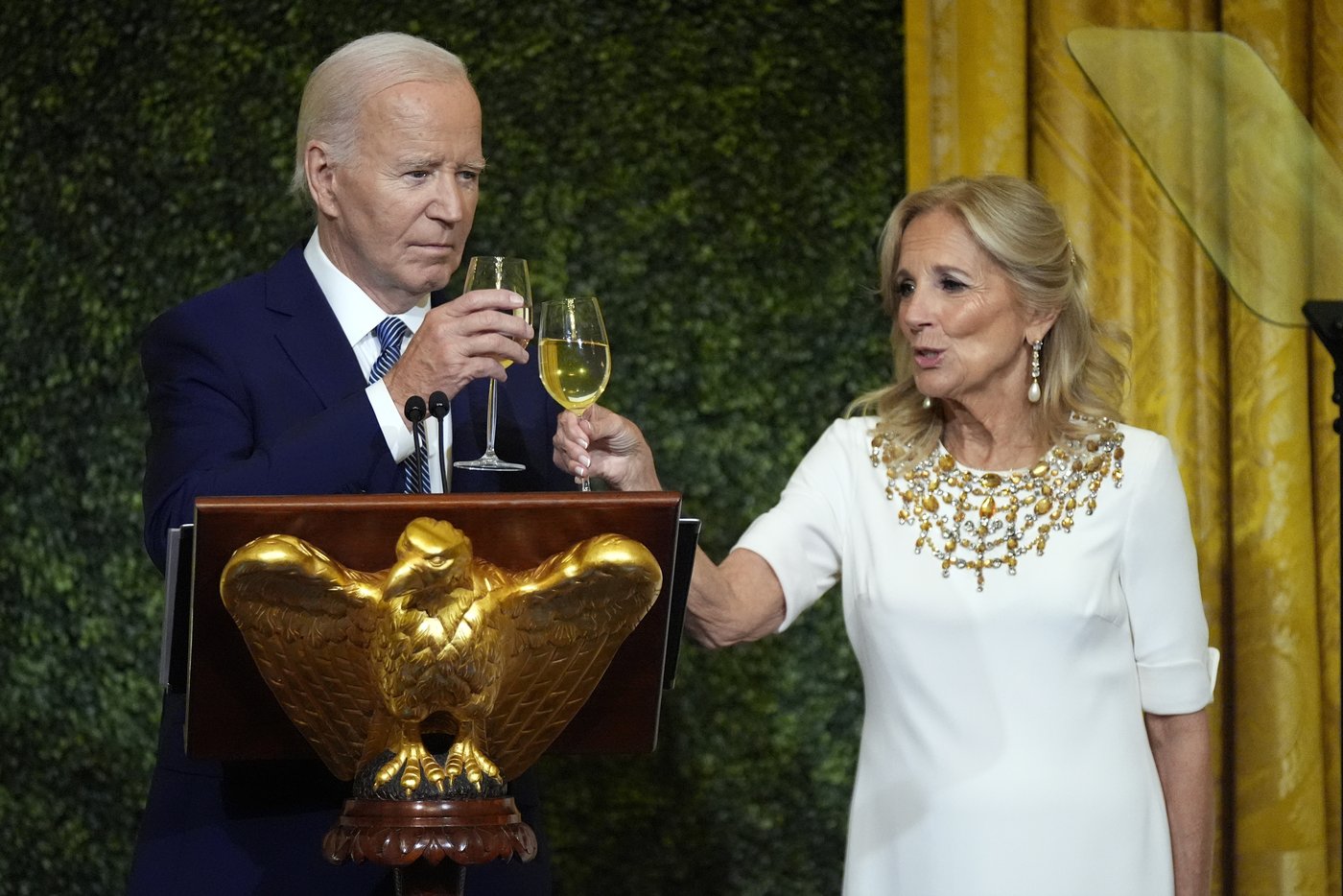 President Biden and first lady toast a reimagined White House tour that she's unveiling on Monday | iNFOnews.ca