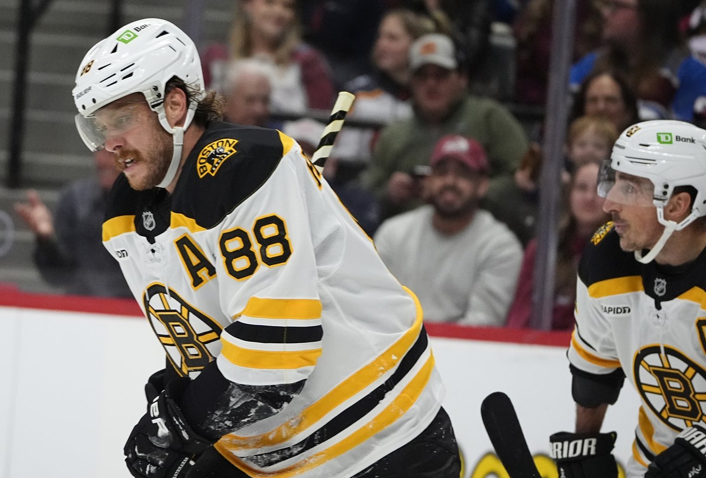 Bruins hold on for 5-3 win, Avalanche drop 4 in a row to start season for 1st time since 1998-99 | iNFOnews.ca