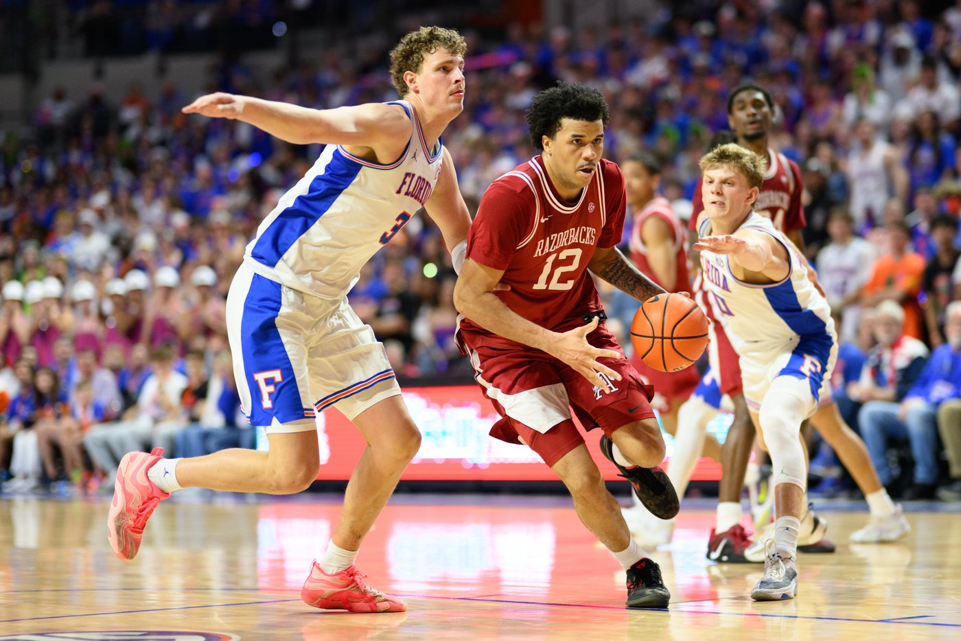 No. 7 Florida clinches at least a share of the SEC title with a 111-77 drubbing No. 20 Arkansas | iNFOnews.ca