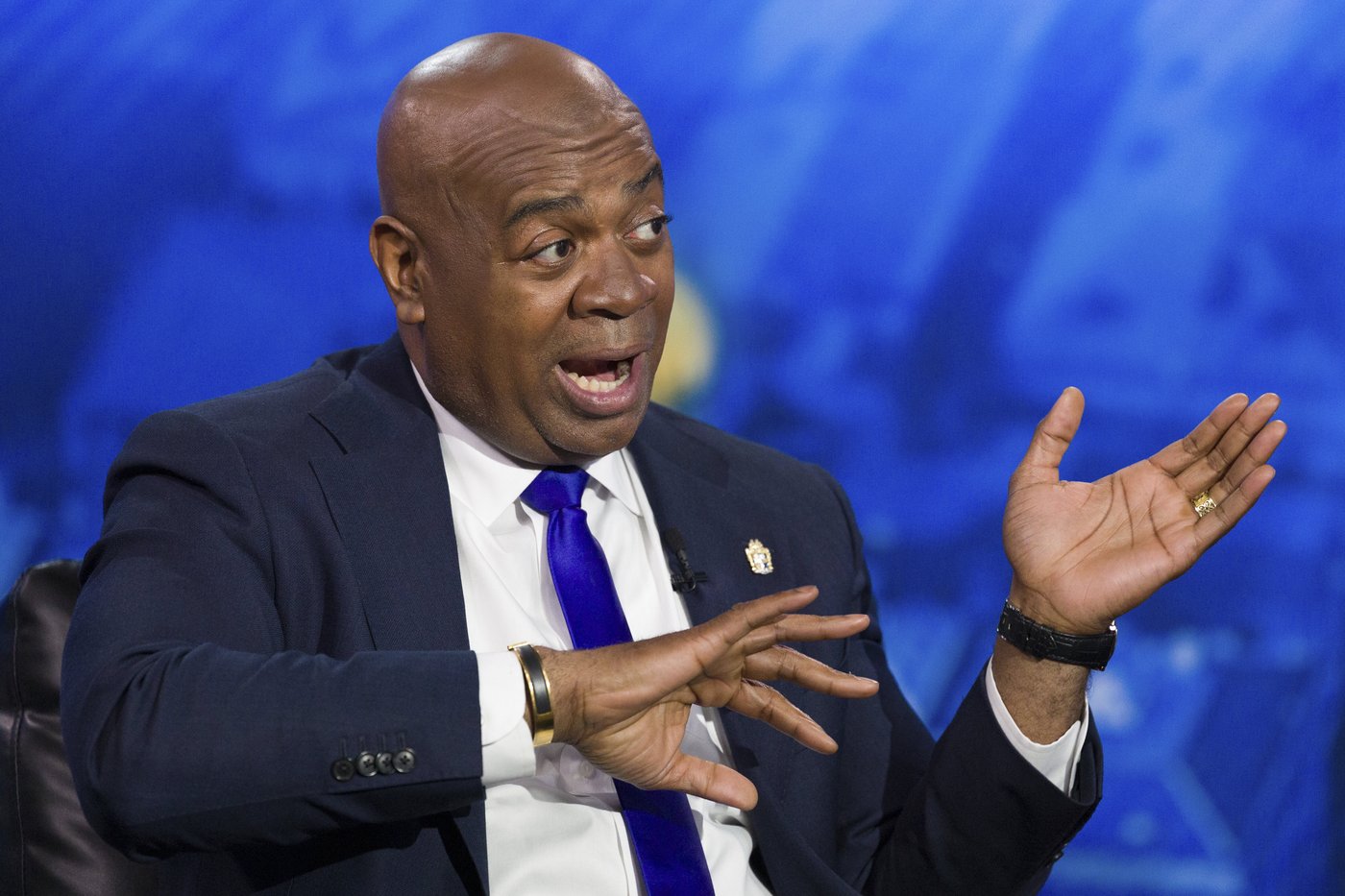 Newark mayor returns to immigration detention center days after trespassing arrest | iNFOnews.ca