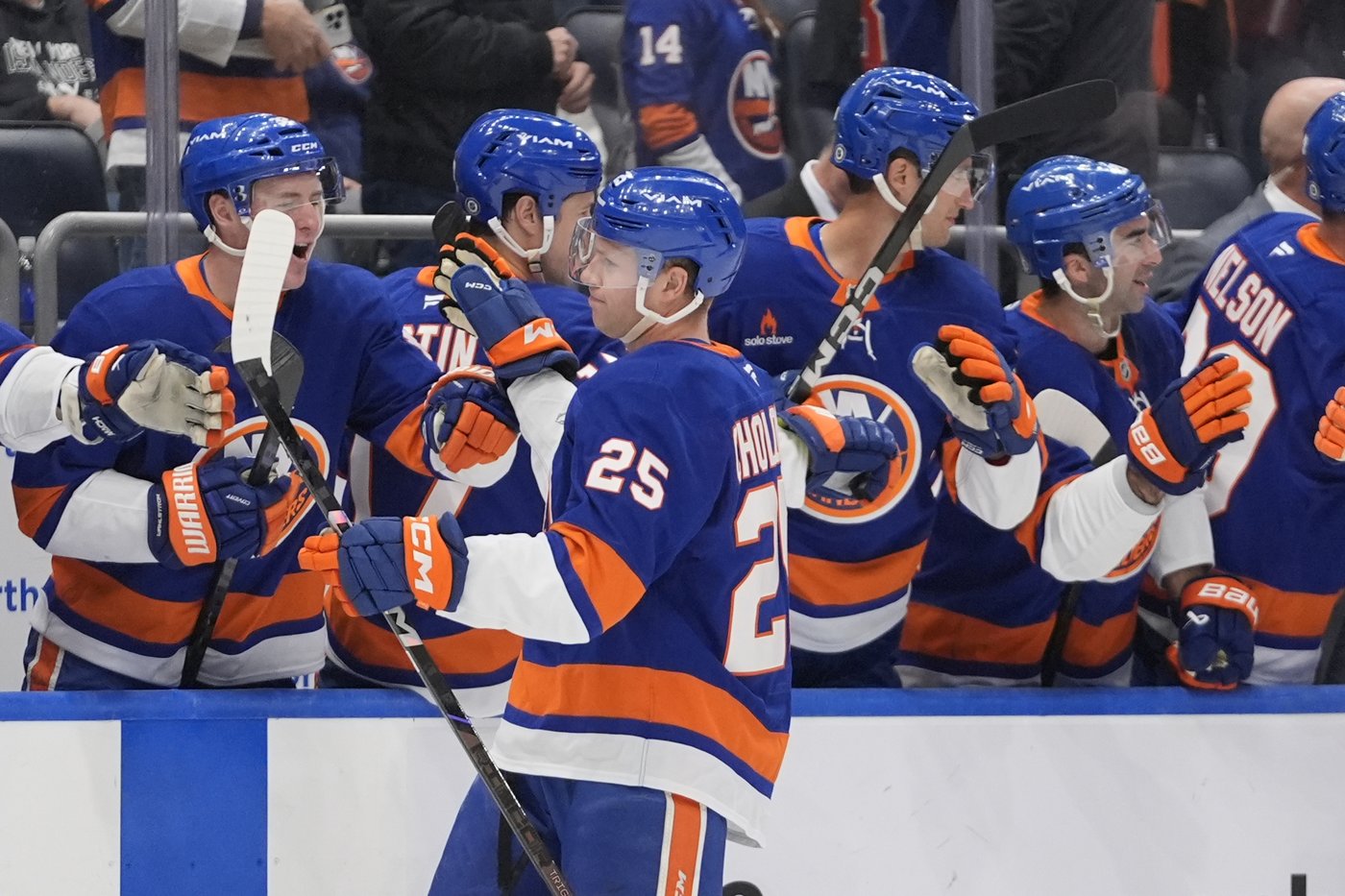 Tkachuk, Bennett help Panthers rally to beat Islanders 6-3 | iNFOnews.ca Tkachuk, Bennett help Panthers rally to beat Islanders 6-3 | iNFOnews.ca