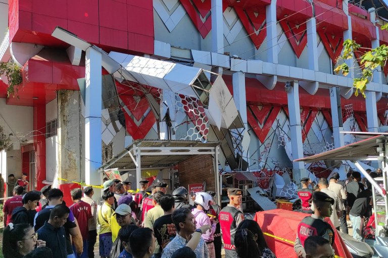 Earthquake in Indonesia kills at least 1 person and sets off small tsunami | iNFOnews.ca
