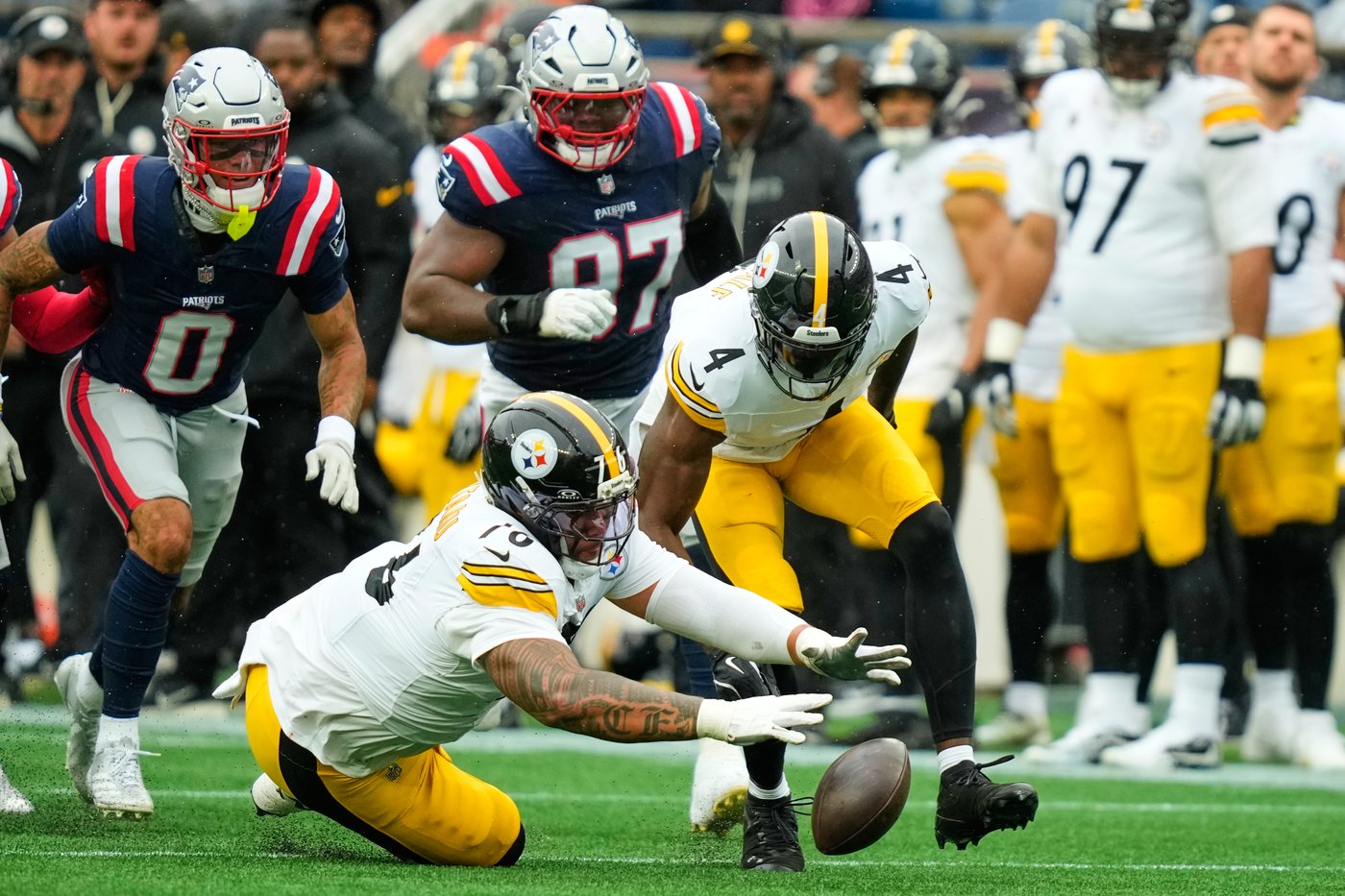 TreVeyon Henderson runs for a TD and the Patriots pummel Aaron Rodgers in a 20-3 win over Steelers | iNFOnews.ca TreVeyon Henderson runs for a TD and the Patriots pummel Aaron Rodgers in a 20-3 win over Steelers | iNFOnews.ca