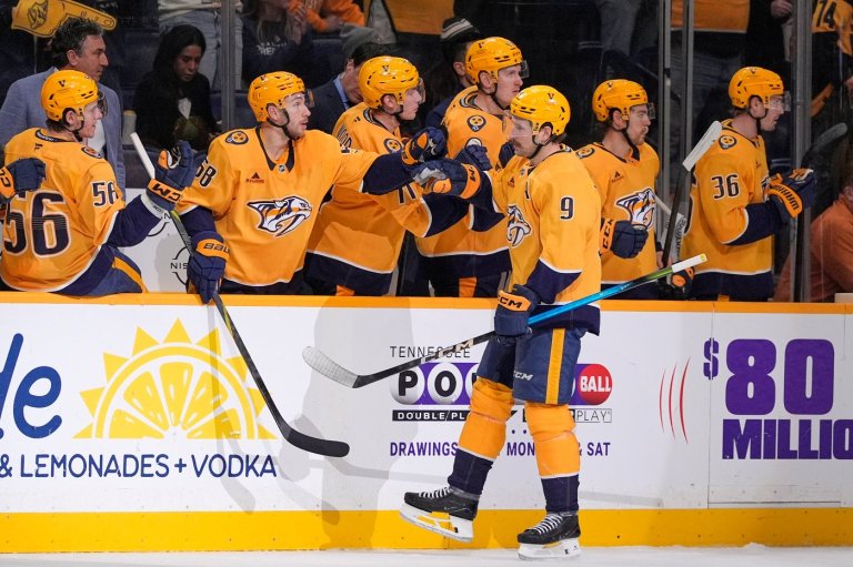 O'Reilly scores late and Predators use 3 goals in the 3rd period to beat the Blackhawks 4-2 | iNFOnews.ca