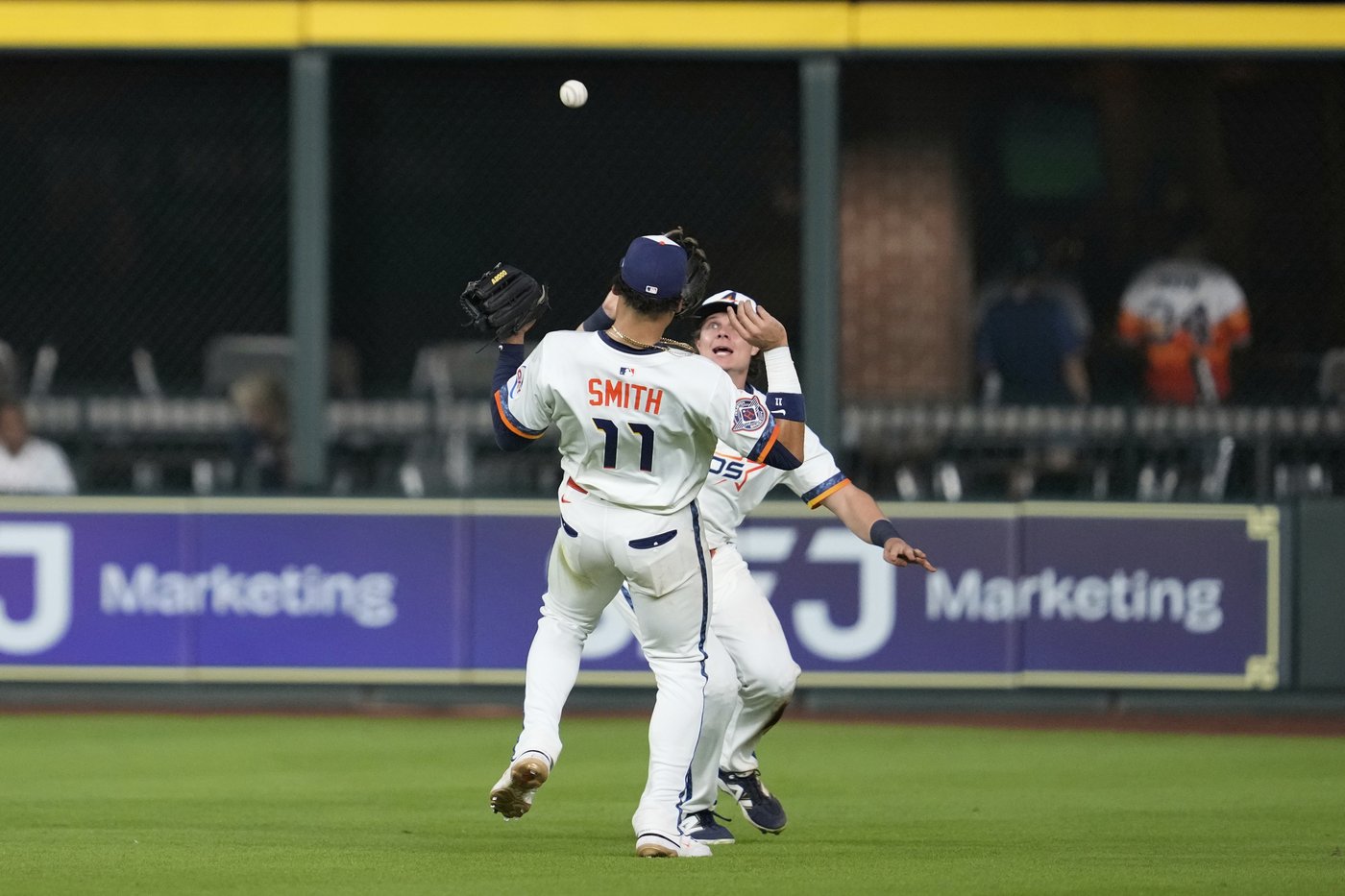 Witt and India each drive in 2 runs as the Royals beat the Astros 7-5 | iNFOnews.ca