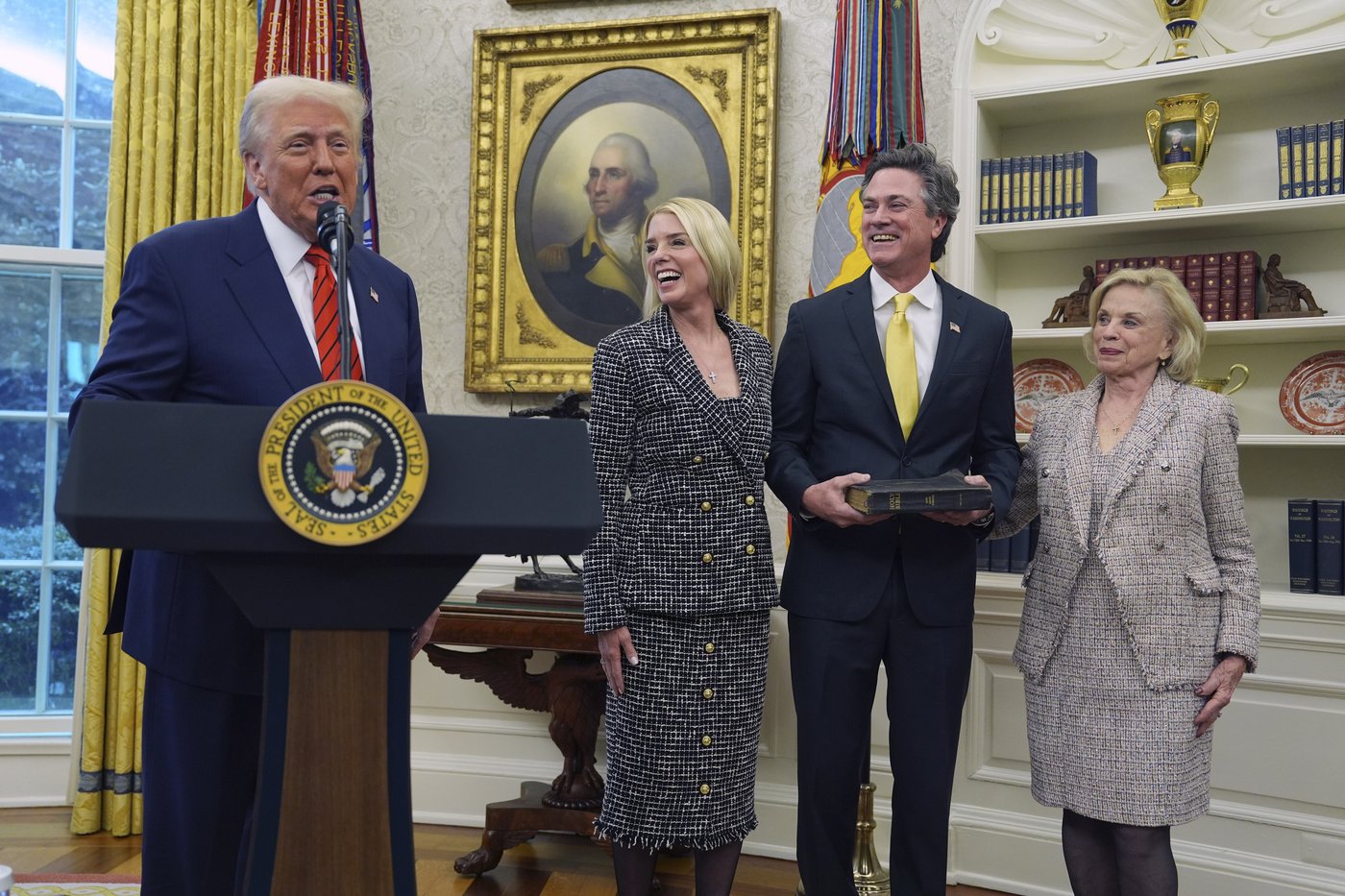 PHOTO COLLECTION: Pam Bondi Swearing In | iNFOnews.ca PHOTO COLLECTION: Pam Bondi Swearing In | iNFOnews.ca