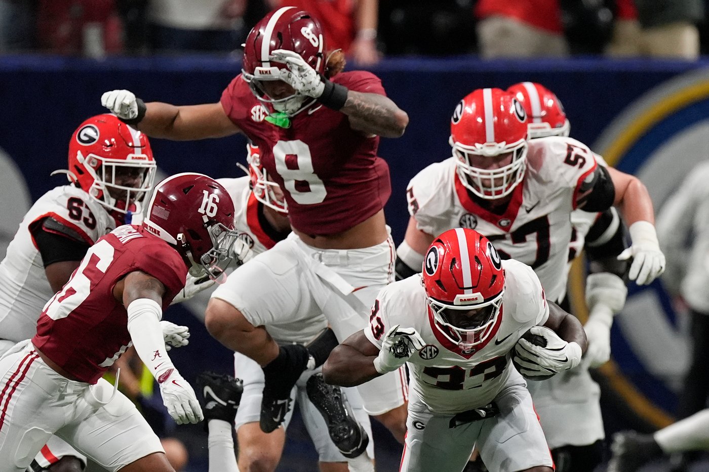 Indiana grabs top seed in College Football Playoff. Alabama and Miami make it, Notre Dame left out | iNFOnews.ca