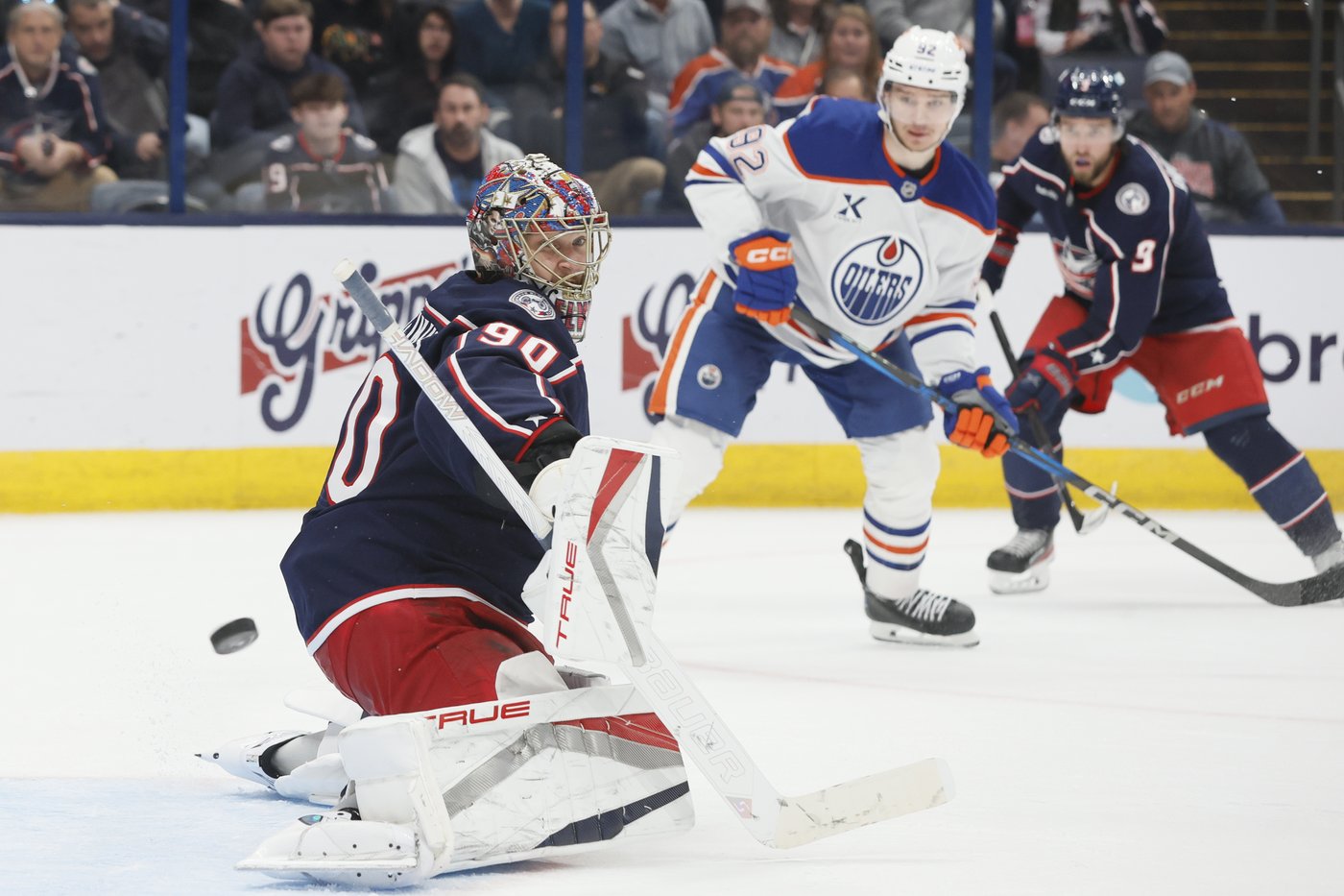 Blue Jackets squash Oilers 6-1, McDavid leaves game with injury | iNFOnews.ca Blue Jackets squash Oilers 6-1, McDavid leaves game with injury | iNFOnews.ca