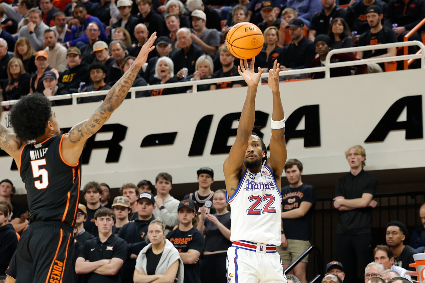 Freshman star Darryn Peterson erupts early as No. 8 Kansas rolls past Oklahoma State 81-69 | iNFOnews.ca