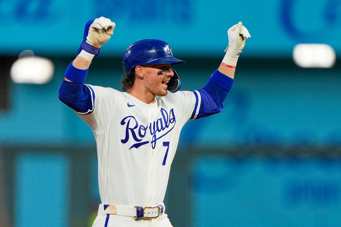 Brooks Lee's 2-run single in 8th lifts Twins to 4-3 win over Royals | iNFOnews.ca