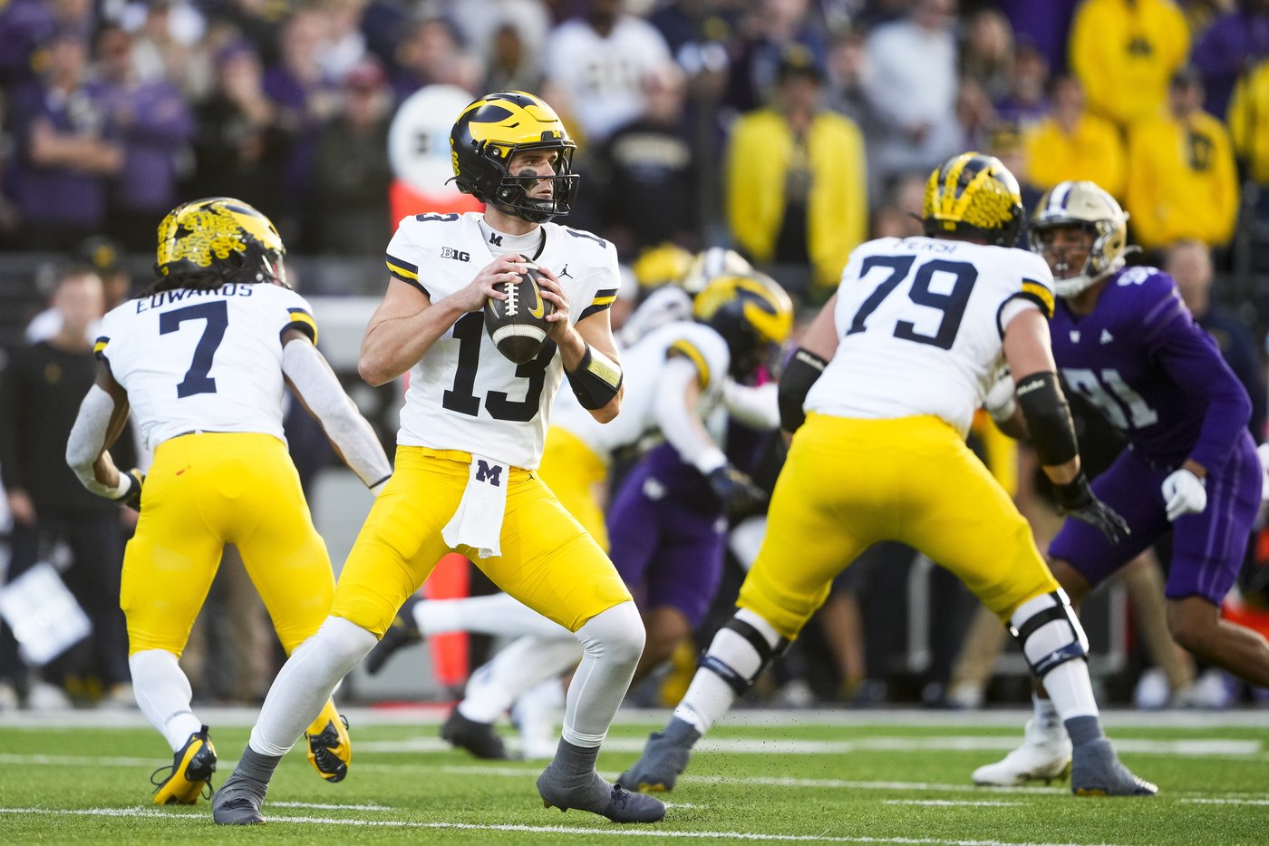 Washington pulls away in 4th quarter to beat No. 10 Michigan 27-17 in title game rematch | iNFOnews.ca