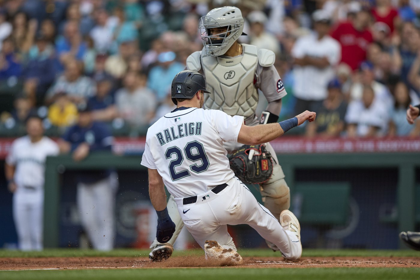 Raleigh's grand slam helps Mariners end Boston's winning streak | iNFOnews.ca