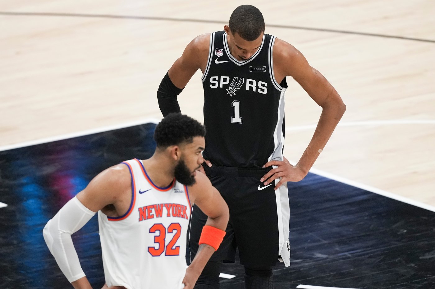 Wembanyama scores 26 but struggles from field in NBA Finals debut as Spurs fall to Knicks in Game 1 | iNFOnews.ca