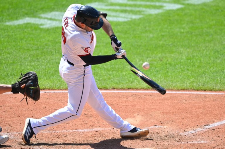 Guardians use 5-run 8th inning to rally for 6-5 win over Mariners | iNFOnews.ca