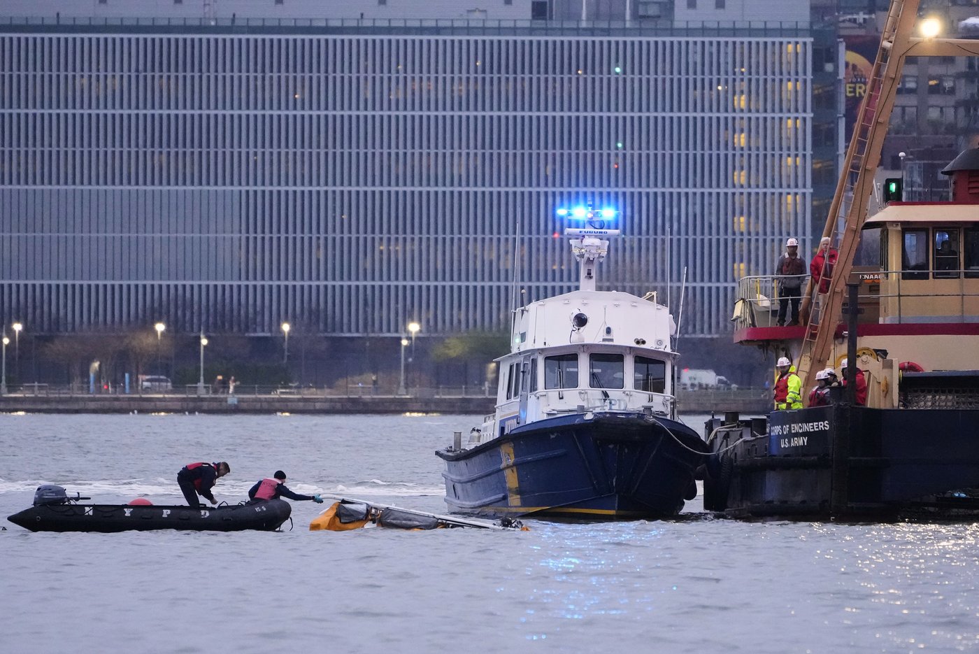 Divers search for parts after NYC helicopter crash killed a family of five and the pilot, a Navy vet | iNFOnews.ca Divers search for parts after NYC helicopter crash killed a family of five and the pilot, a Navy vet | iNFOnews.ca