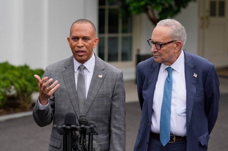 The Oval Office meeting didn't stop a shutdown, but the Trump 2028 hats and a sombrero set a tone | iNFOnews.ca
