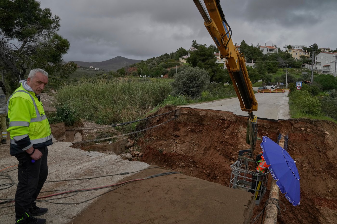 Saharan dust storm turns Greek sky red as winds and flooding leave 1 person dead | iNFOnews.ca Saharan dust storm turns Greek sky red as winds and flooding leave 1 person dead | iNFOnews.ca