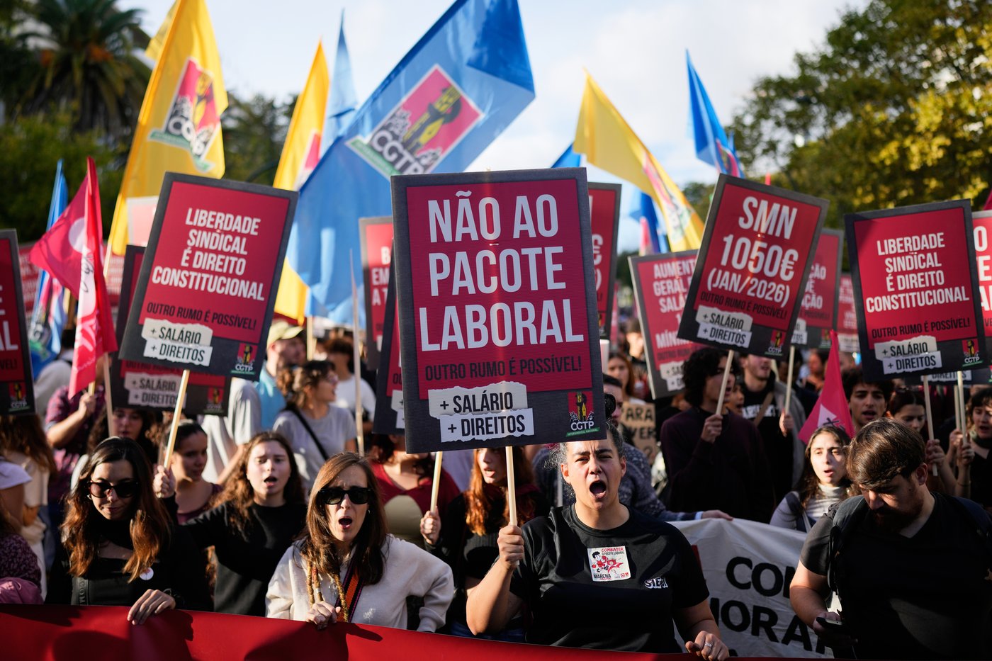 Tens of thousands in Portugal protest proposed labor reforms | iNFOnews.ca