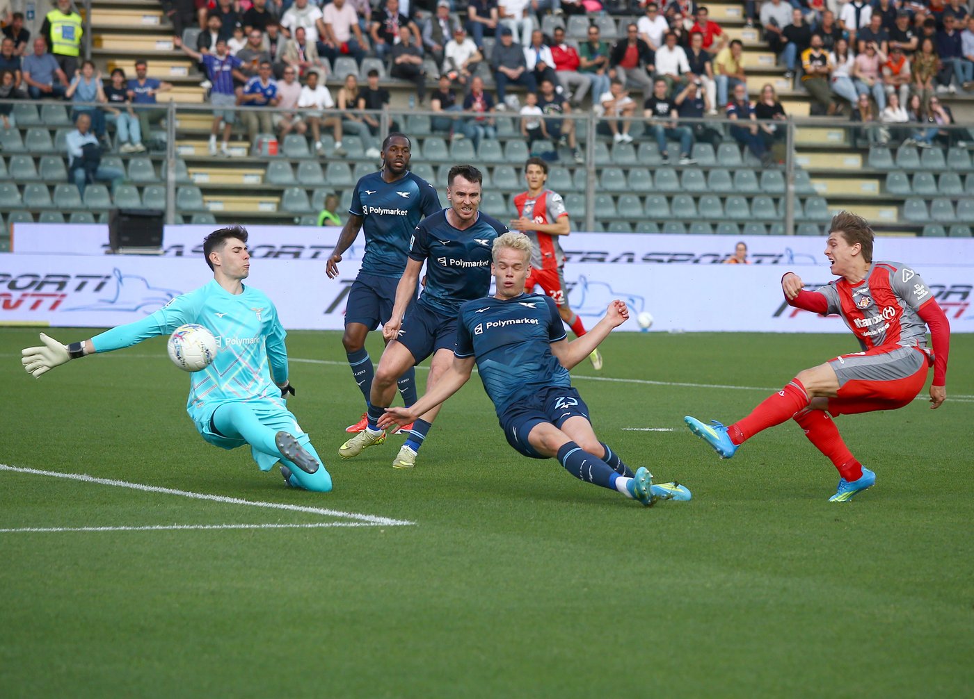 Roma thumps Fiorentina and Cremonese misses chance to boost survival chances | iNFOnews.ca