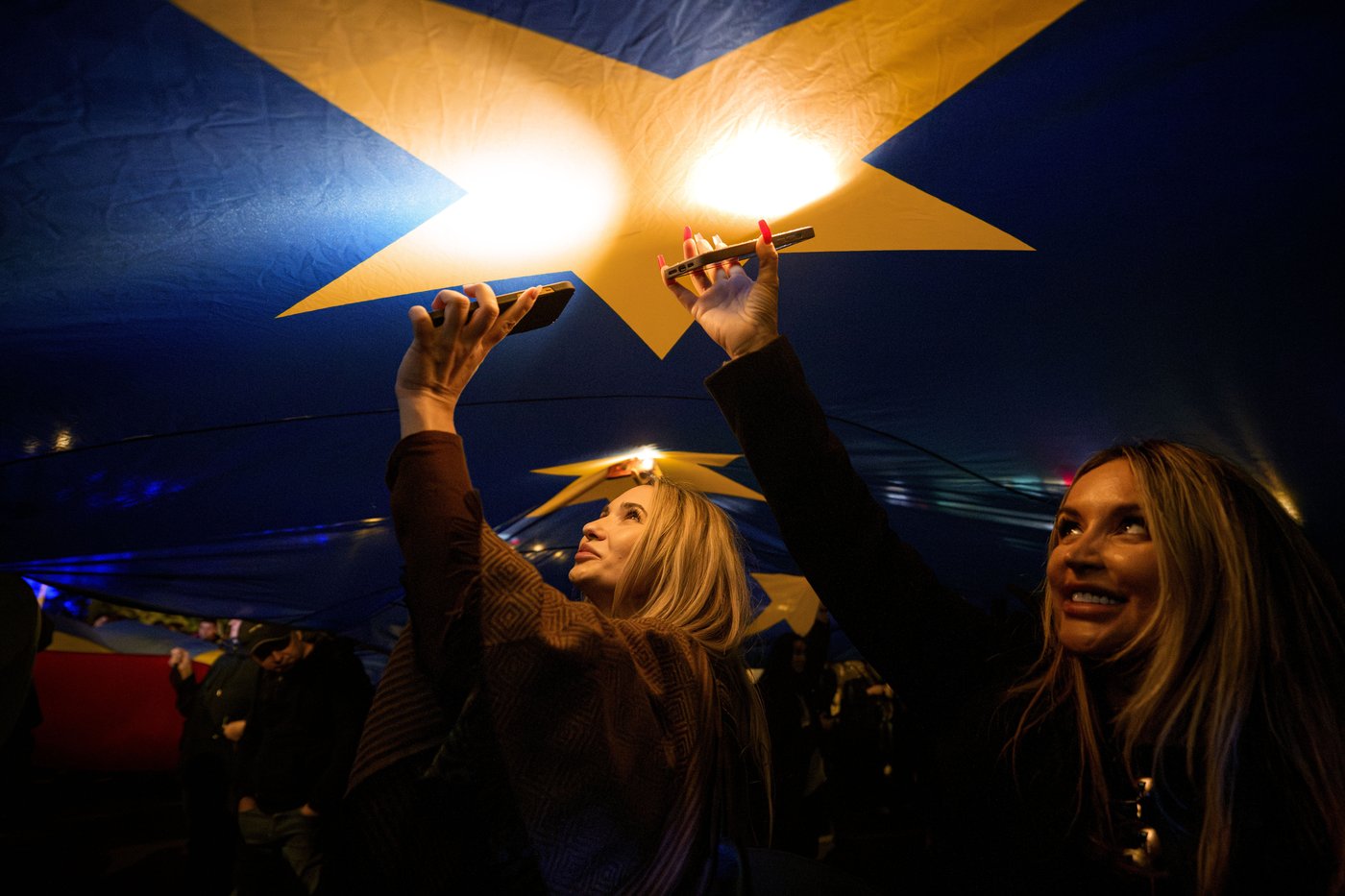 PHOTO COLLECTION: Romania Election Pro-EU Rally | iNFOnews.ca PHOTO COLLECTION: Romania Election Pro-EU Rally | iNFOnews.ca