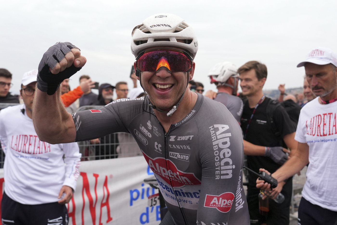 Massive crash neutralizes Giro stage 6. Groves sprints to victory, Pedersen stays in pink | iNFOnews.ca Massive crash neutralizes Giro stage 6. Groves sprints to victory, Pedersen stays in pink | iNFOnews.ca