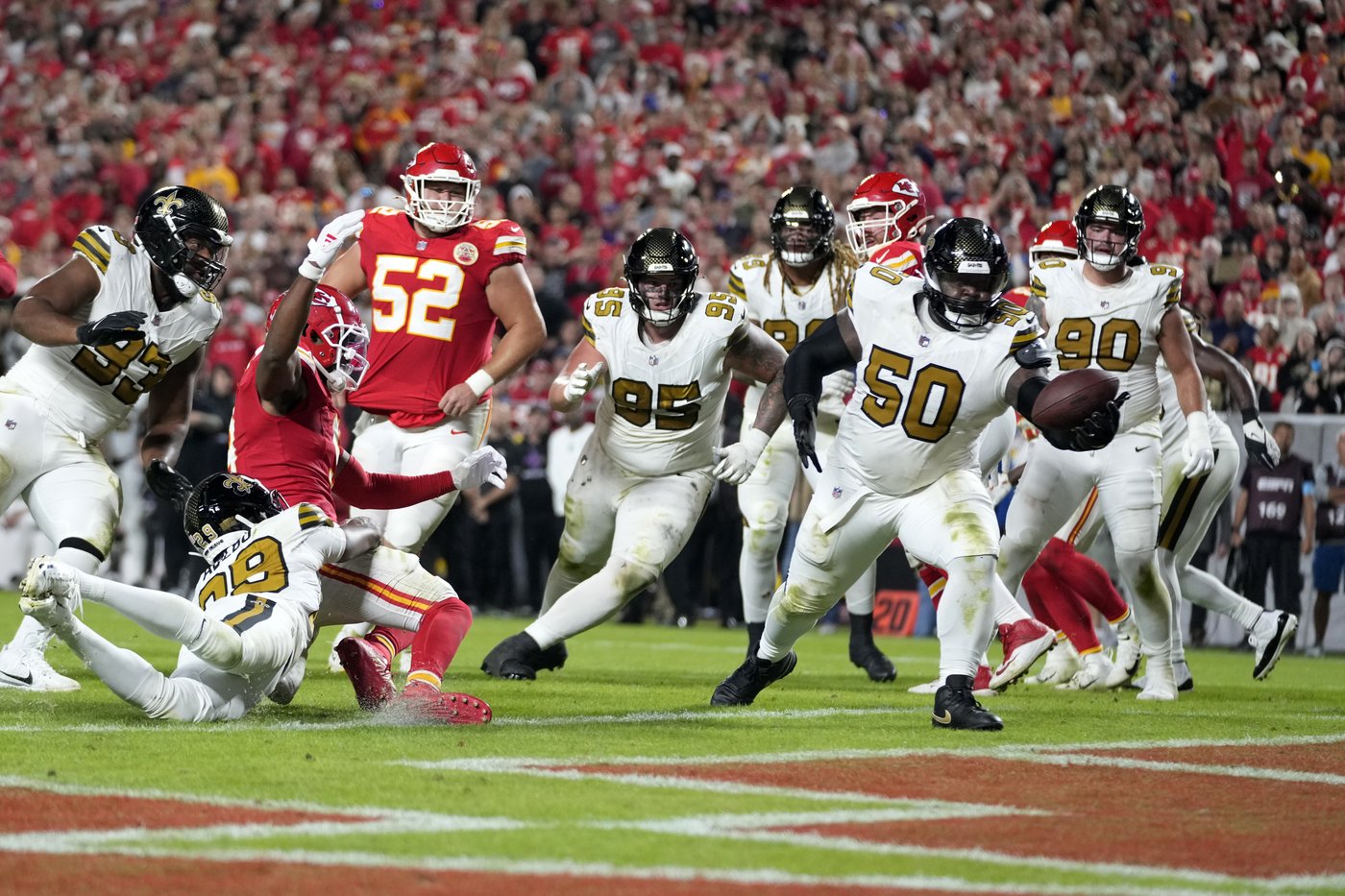 Saints' Khalen Saunders makes memorable return to Arrowhead Stadium in front of Taylor Swift | iNFOnews.ca Saints' Khalen Saunders makes memorable return to Arrowhead Stadium in front of Taylor Swift | iNFOnews.ca