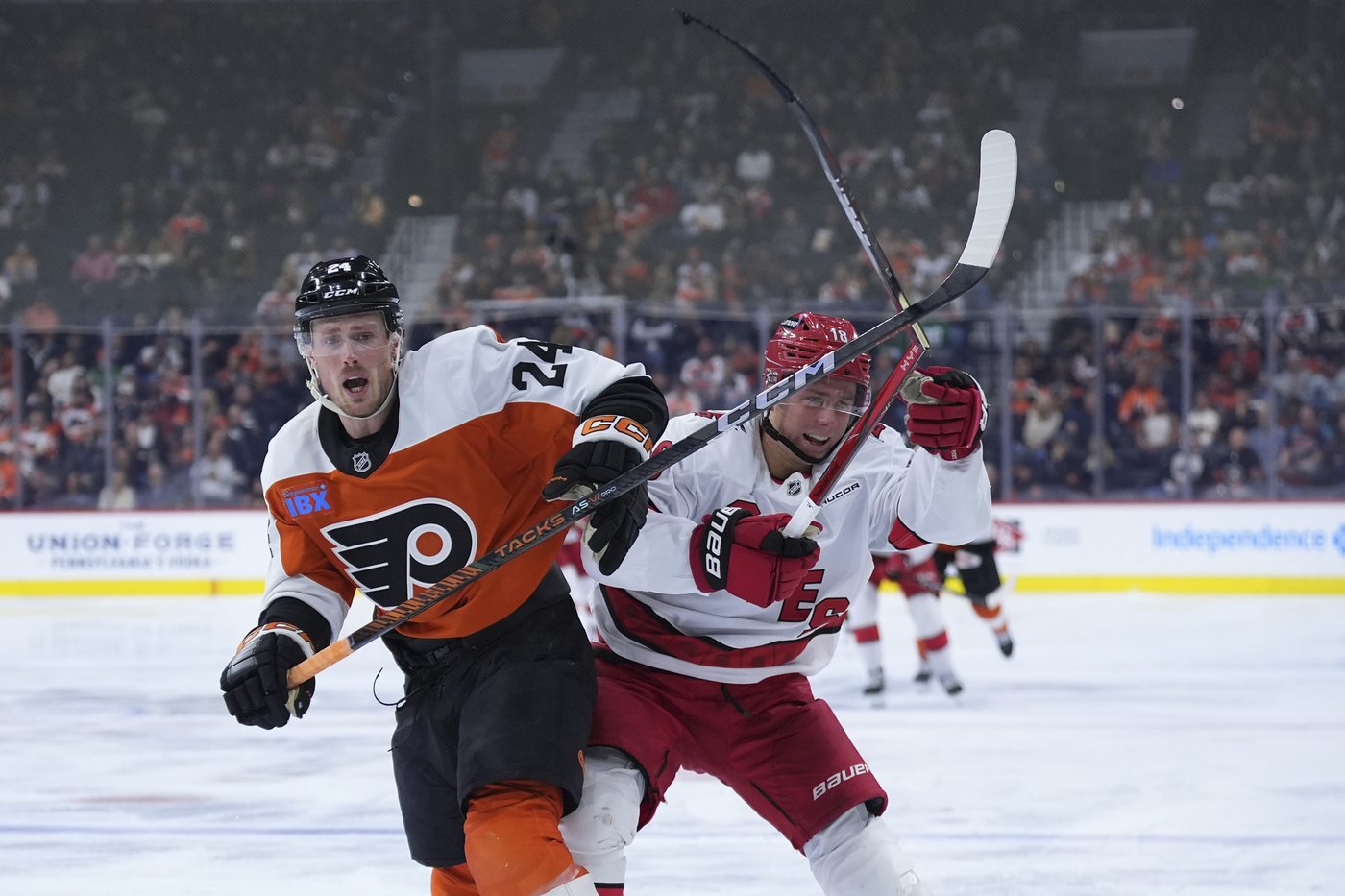 Hurricanes use 3-goal outburst at start of the third period to defeat Flyers 4-1 | iNFOnews.ca Hurricanes use 3-goal outburst at start of the third period to defeat Flyers 4-1 | iNFOnews.ca