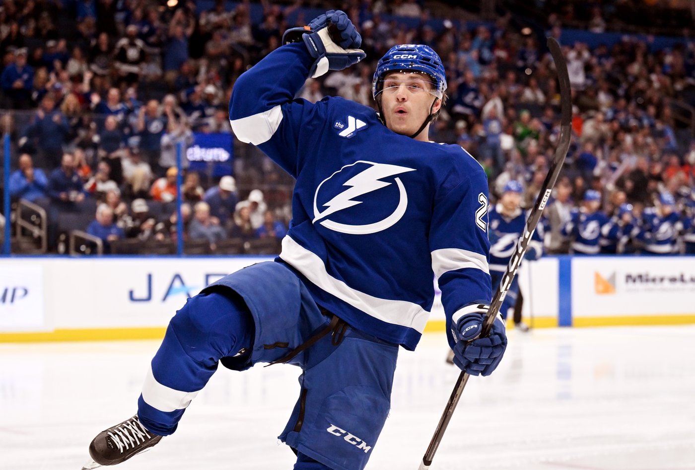 Lightning roll past the winless Flyers 4-1 as Vasilevskiy ties Andy Moog on career wins list | iNFOnews.ca