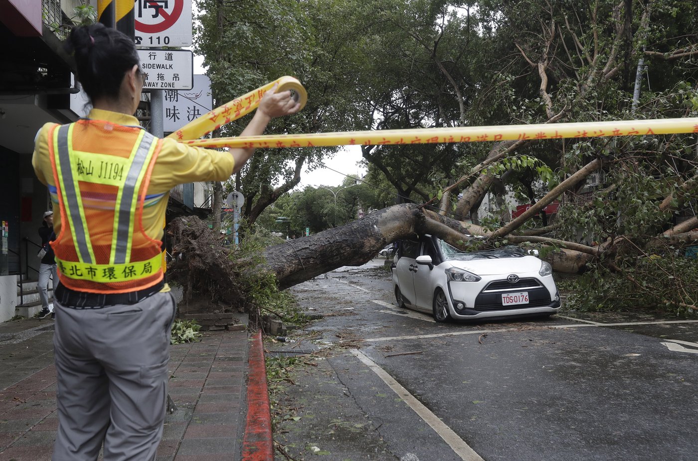 Tropical Storm Kong-rey threatens Shanghai and China's coast after hitting Taiwan as a typhoon | iNFOnews.ca Tropical Storm Kong-rey threatens Shanghai and China's coast after hitting Taiwan as a typhoon | iNFOnews.ca